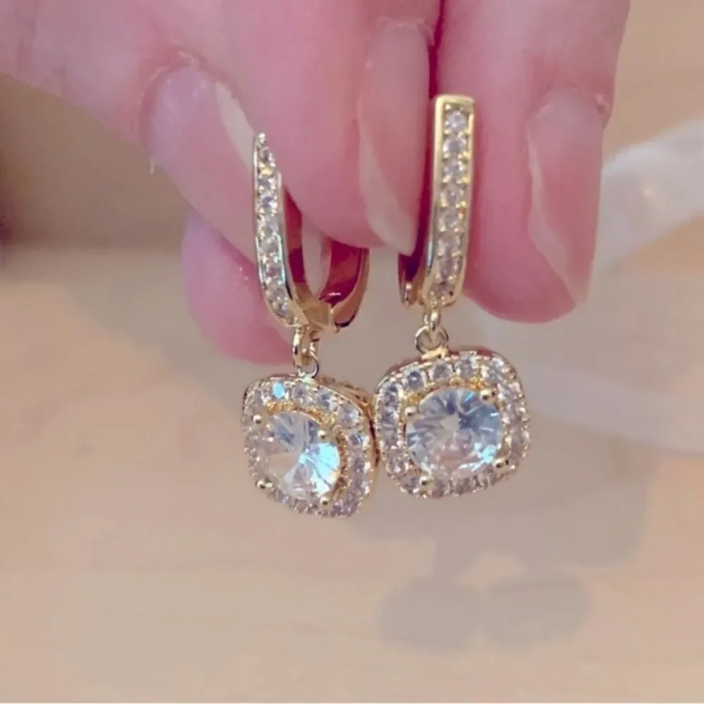 Gold Tone Sparkle Drop Earrings Dangle Statement Jewelry NWOT